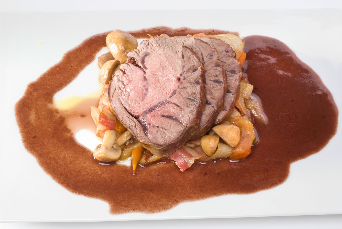 Morcillo de ternera a la cazadora