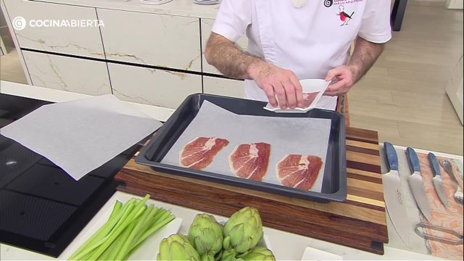 colocar jamon bandeja