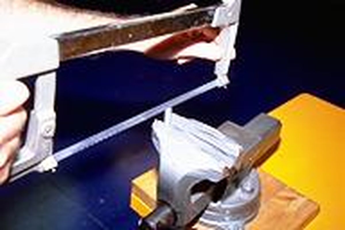 Cómo hacer una estantería de madera y metal paso 5