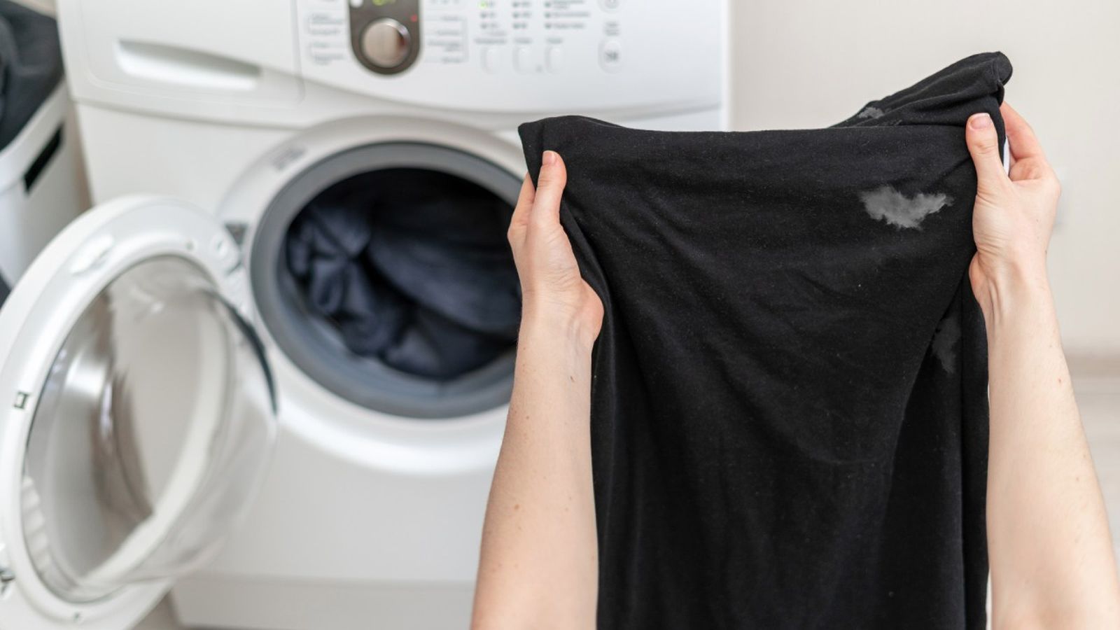 ropa oscura manchas blancas lavadora