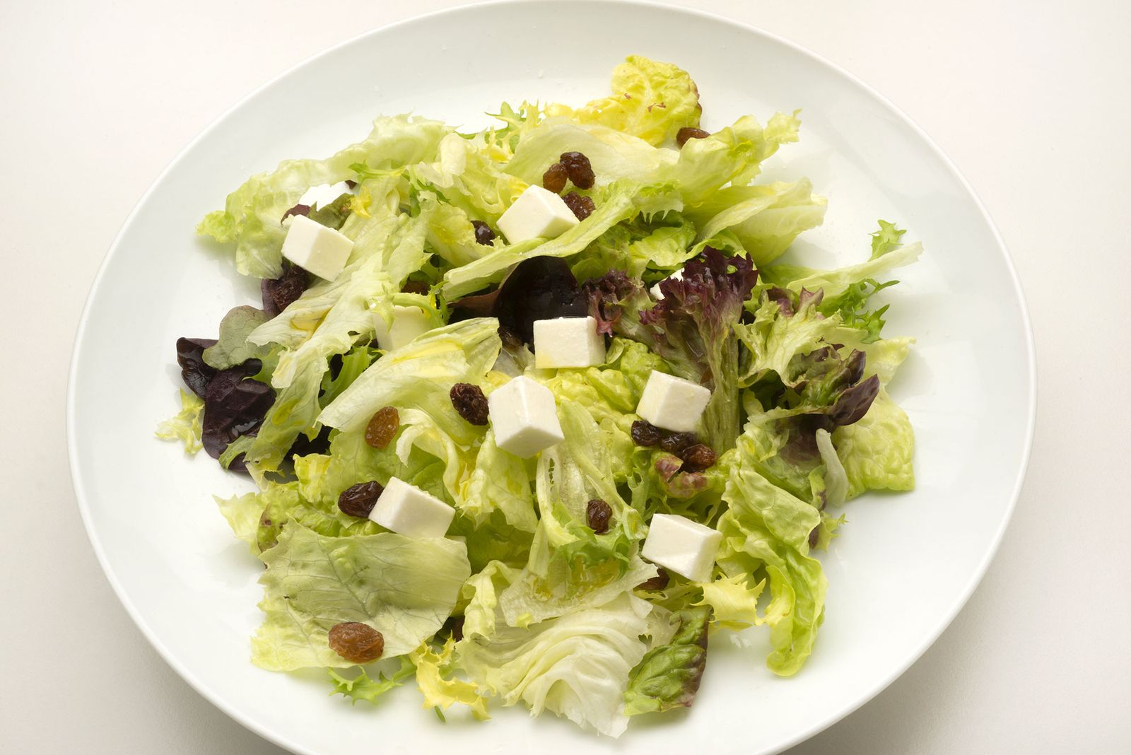 6162 2 Ensalada de lechugas variadas, pasas y queso xl