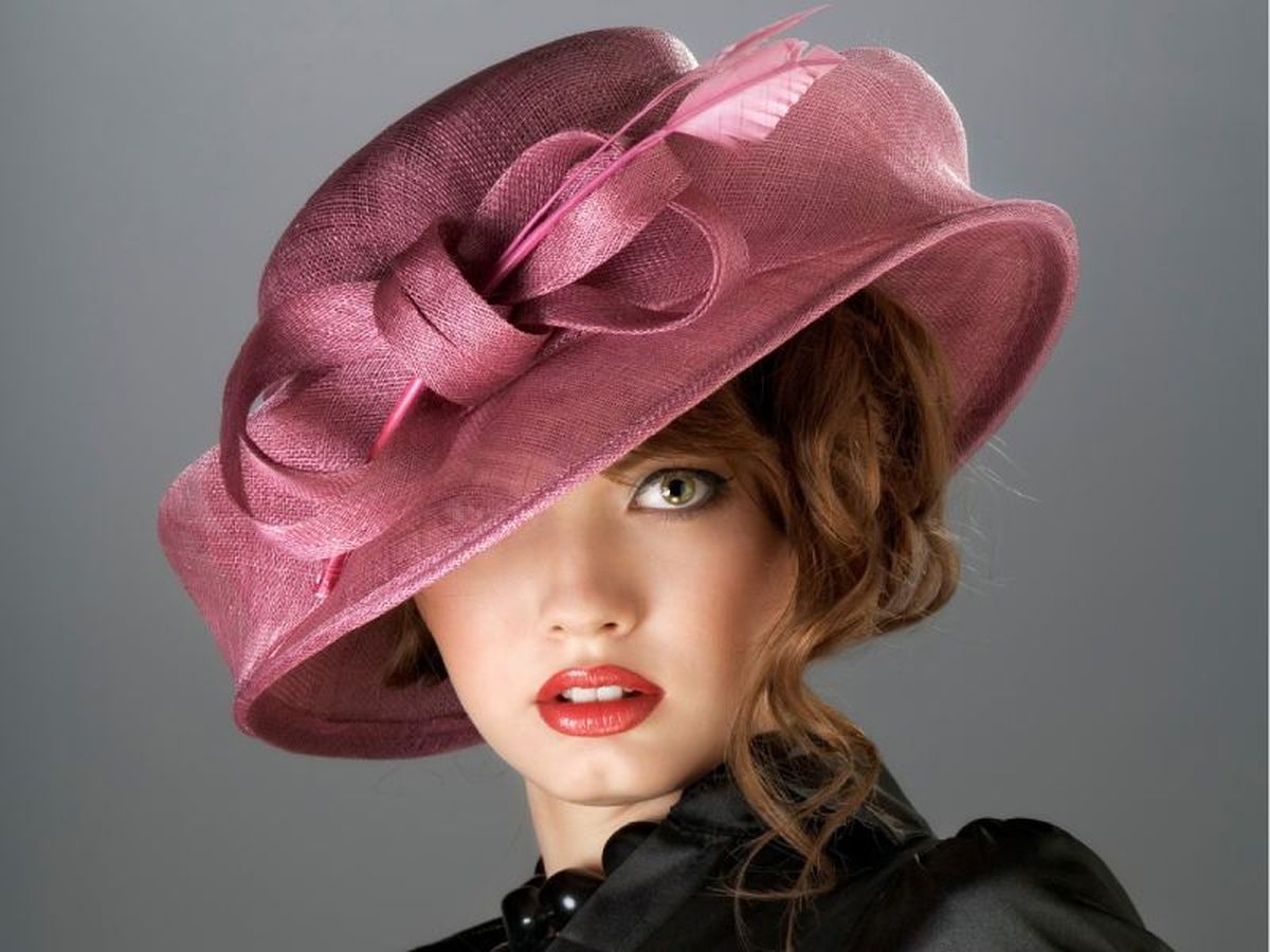 Sombrero de ceremonia en tejido sinamay