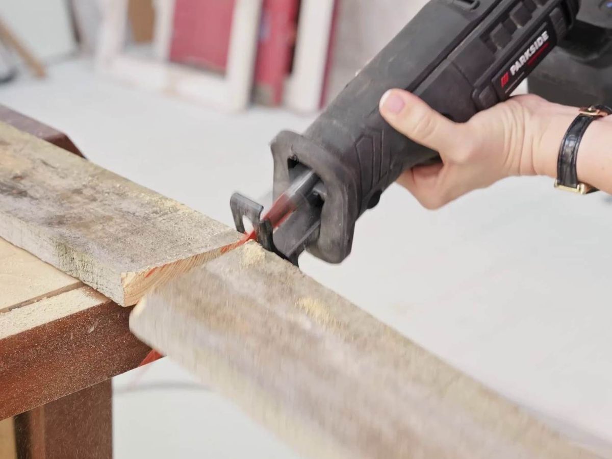 Corta los listones que crearán la barra de bar