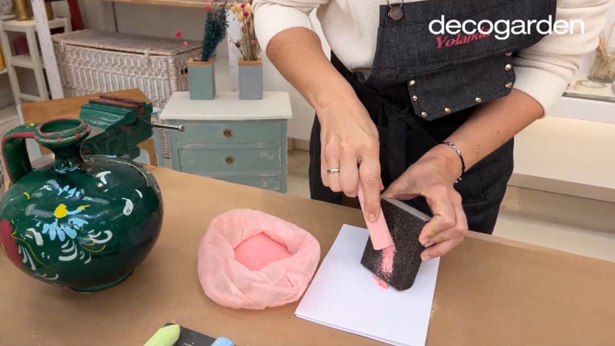 como hacer pintura tiza casera con tizas paso 1