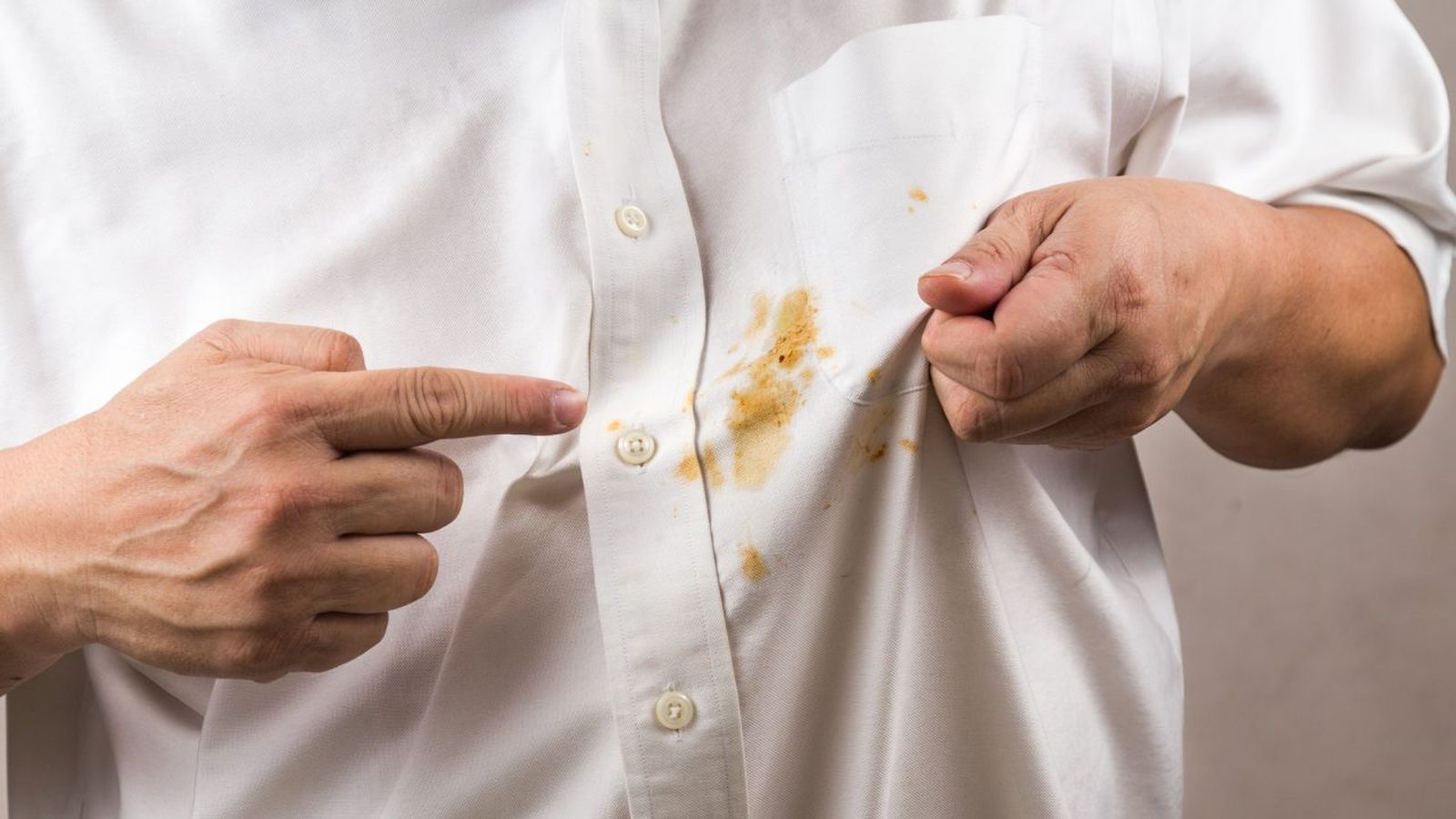 limpiar mancha seca de huevo ropa