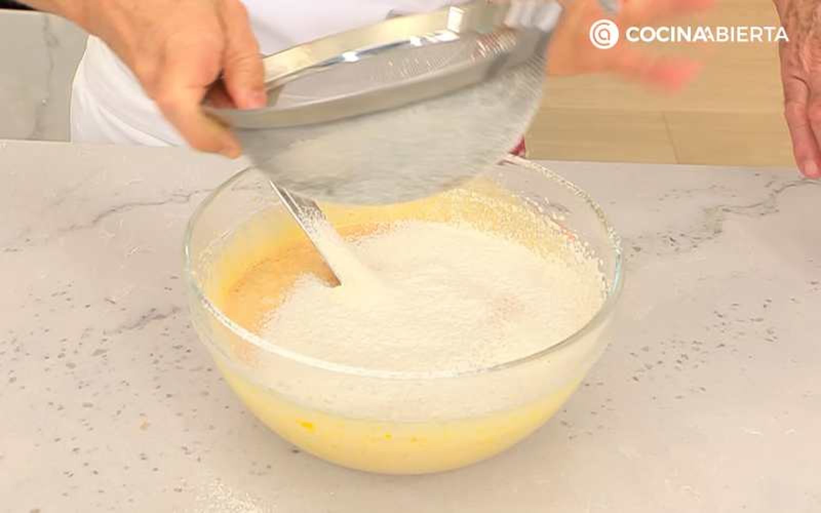 Incorpora los ingredientes secos