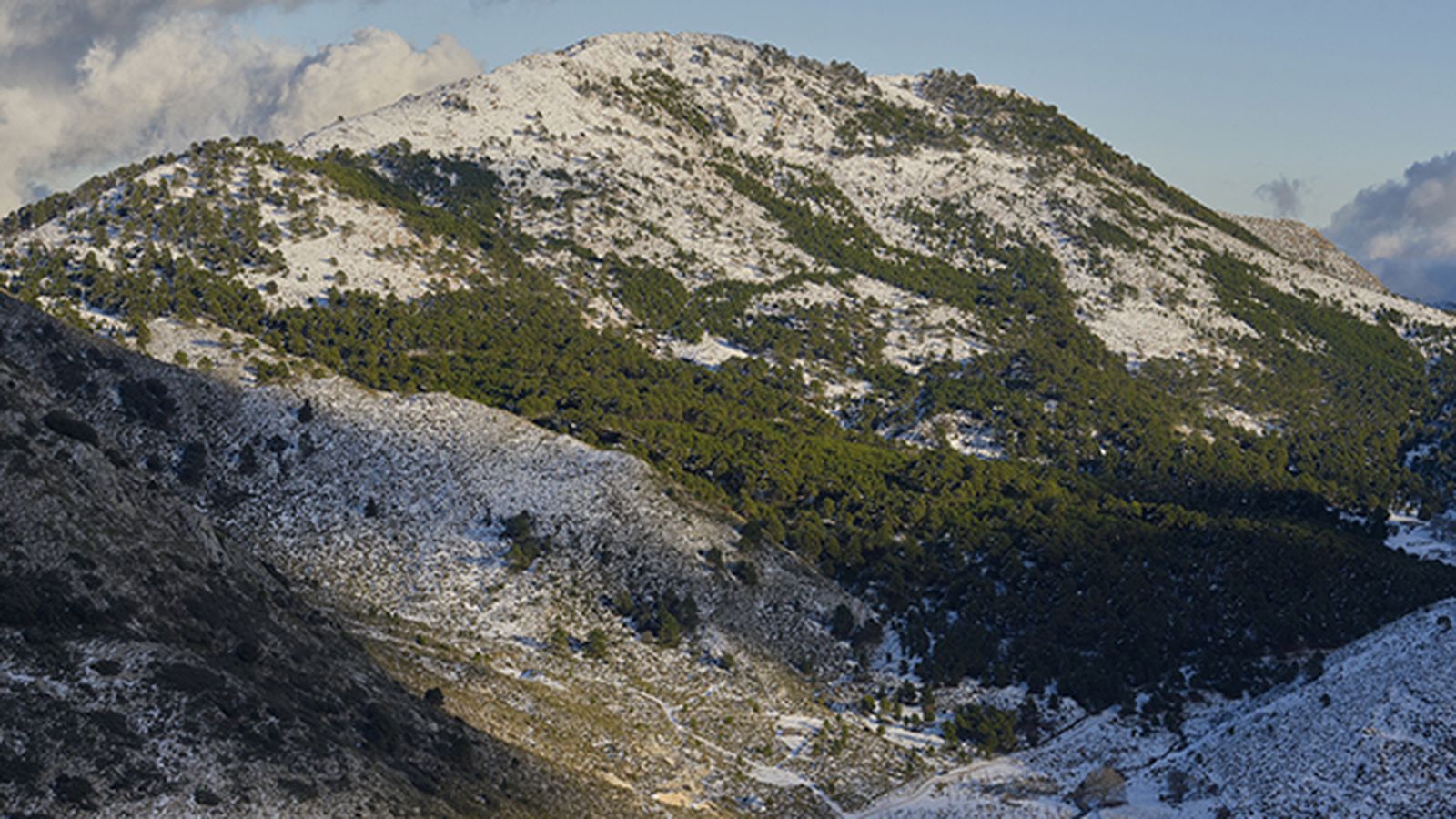 montana de abanto de parauta en el parque nacional de la Sierra de las ieves