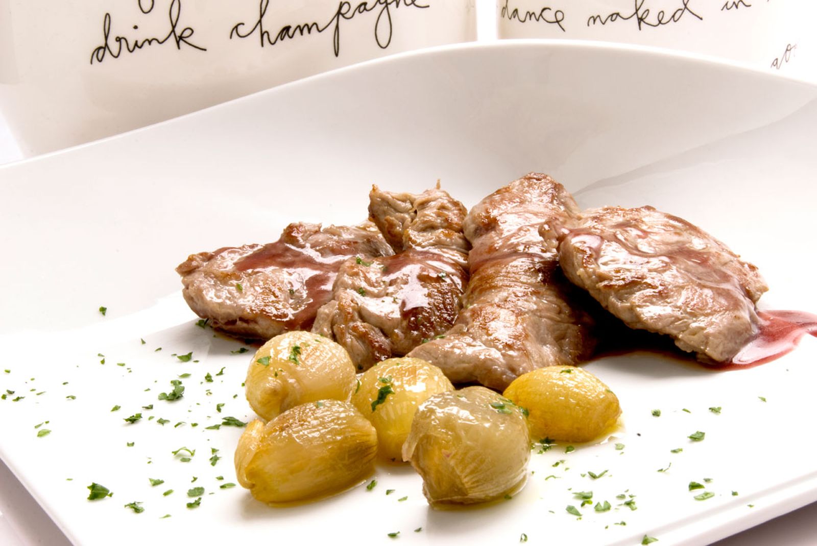 Bocado de la reina con salsa de vino tinto y chalotas Karlos Arguiñano