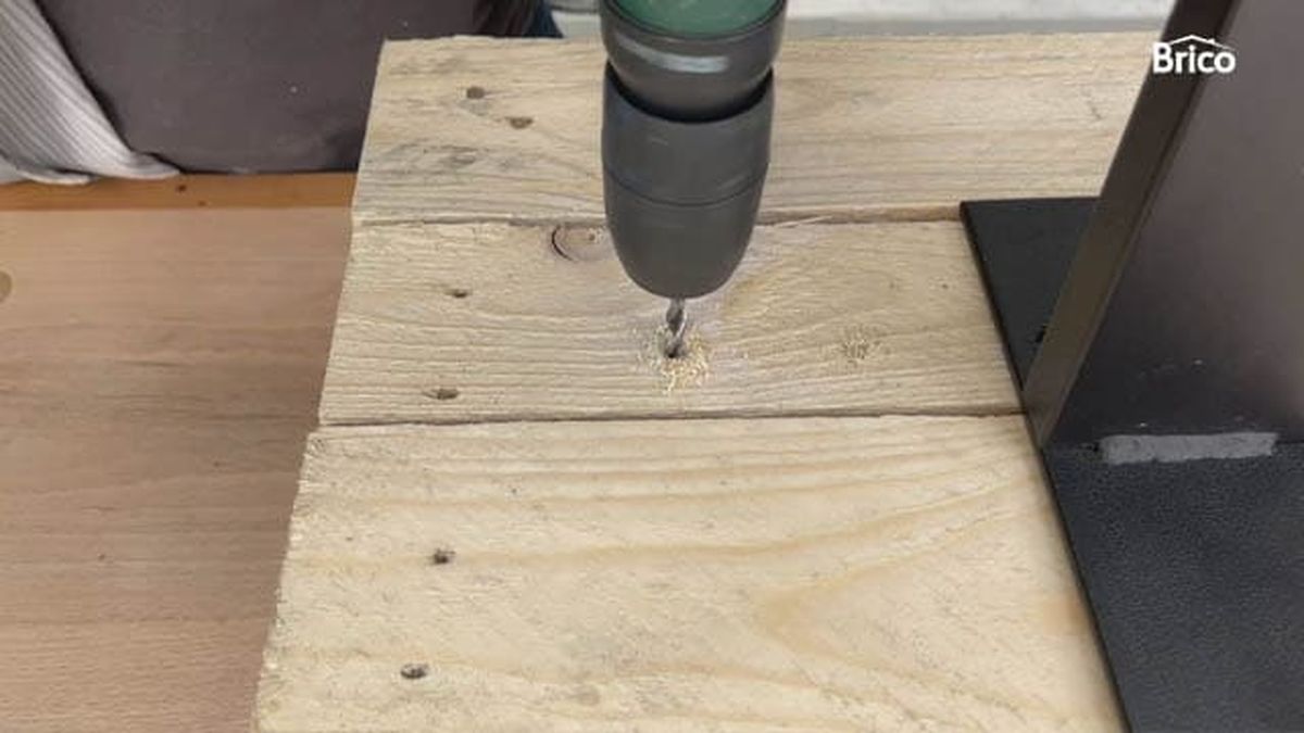 Bricomania 18 mesa alta con palets paso5