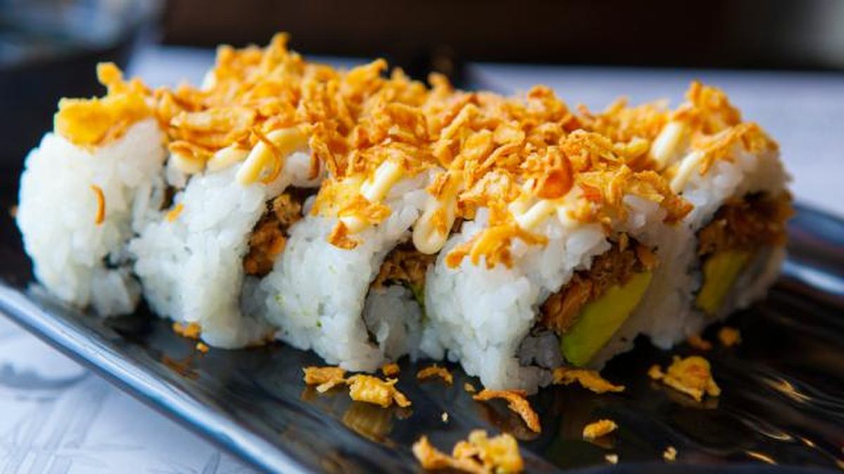 uramaki cebolla frita