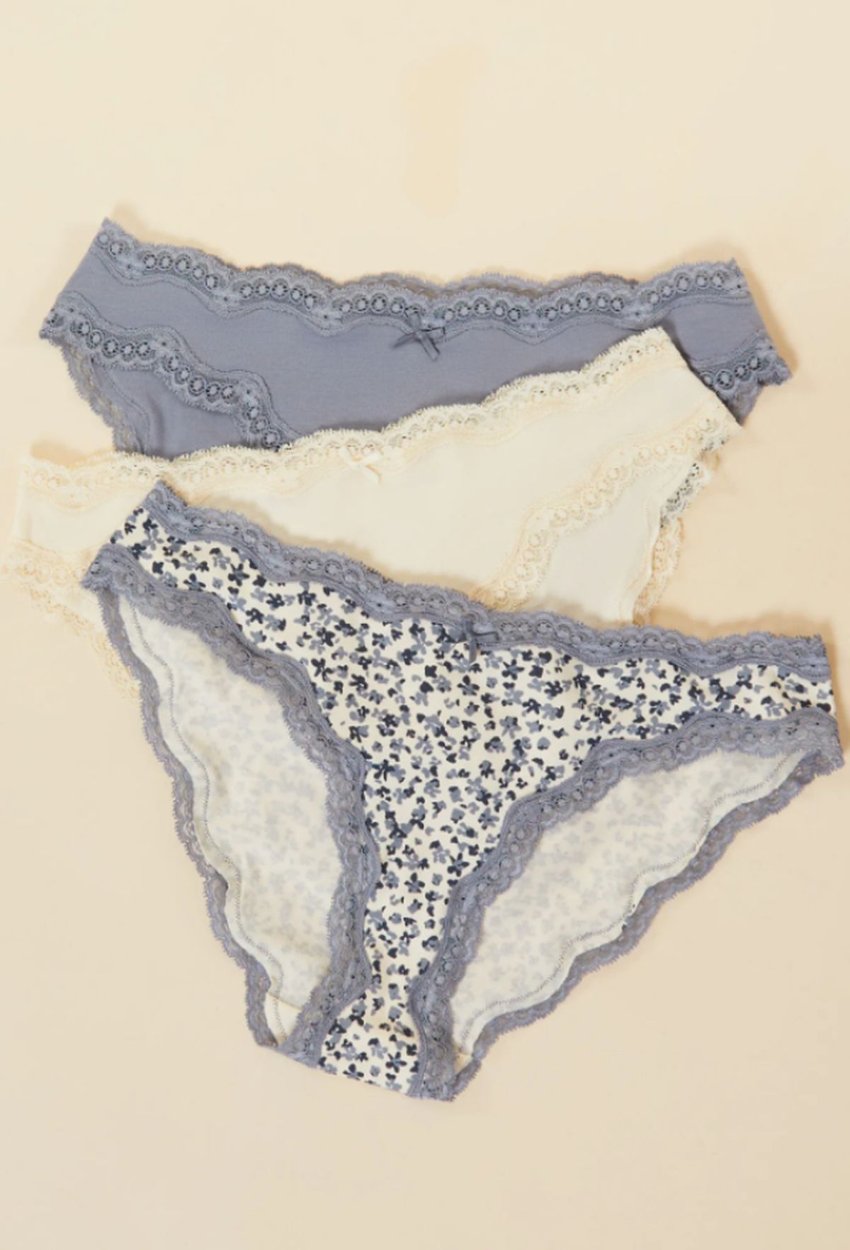 el conjunto de lenceria que blanca suarez luce para etam rebajado hasta un 40 braguitas