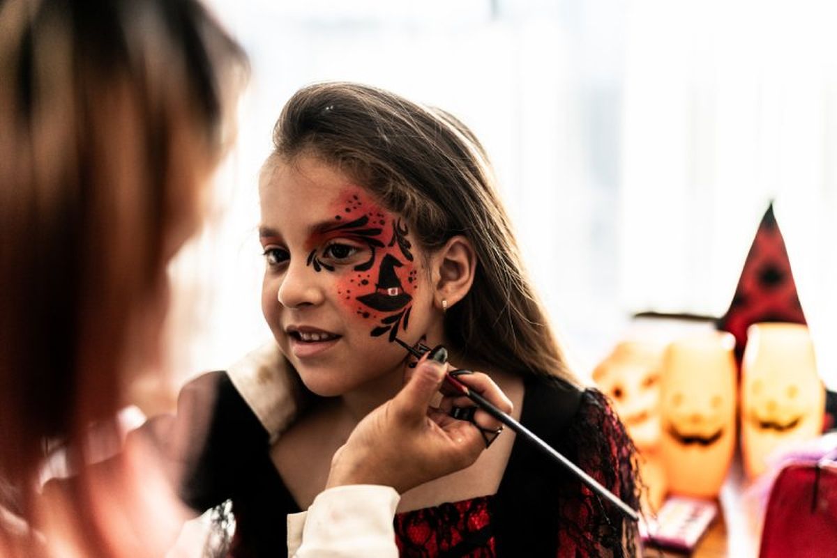 Con las pinturas de cara y las herramientas correctas puedes conseguir acabados con mucho detalle