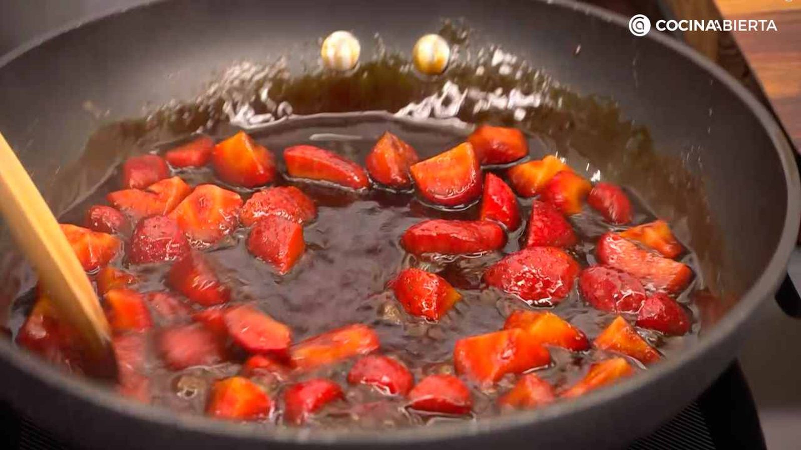 Cocina la salsa a fuego suave