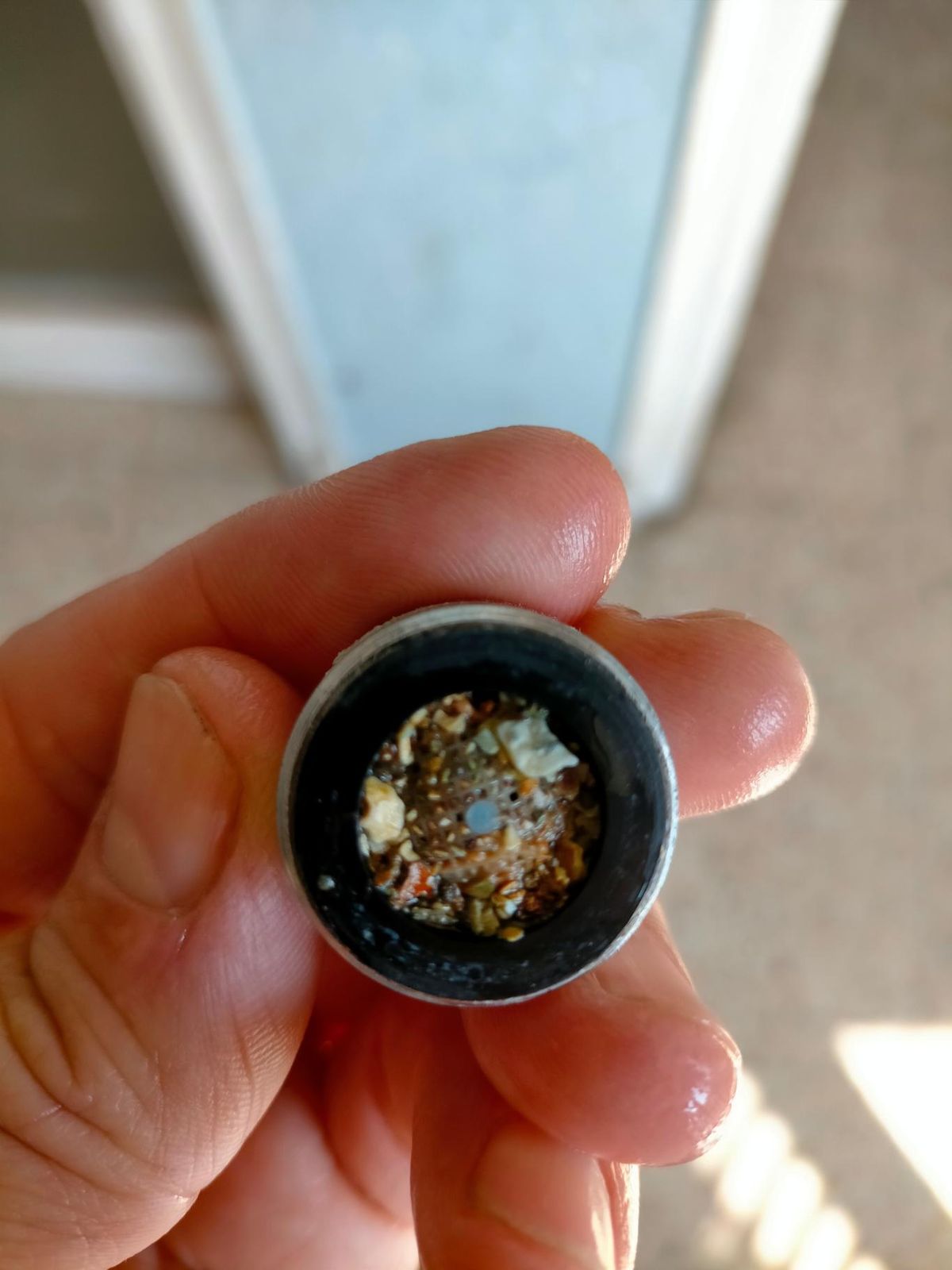 Con el tiempo el filtro del grifo se llena de piedras y suciedad.