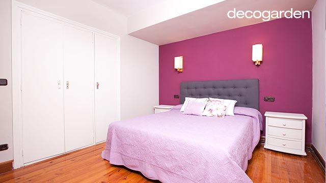 Dormitorio de matrimonio morado, ¡con cabecero capitoné!