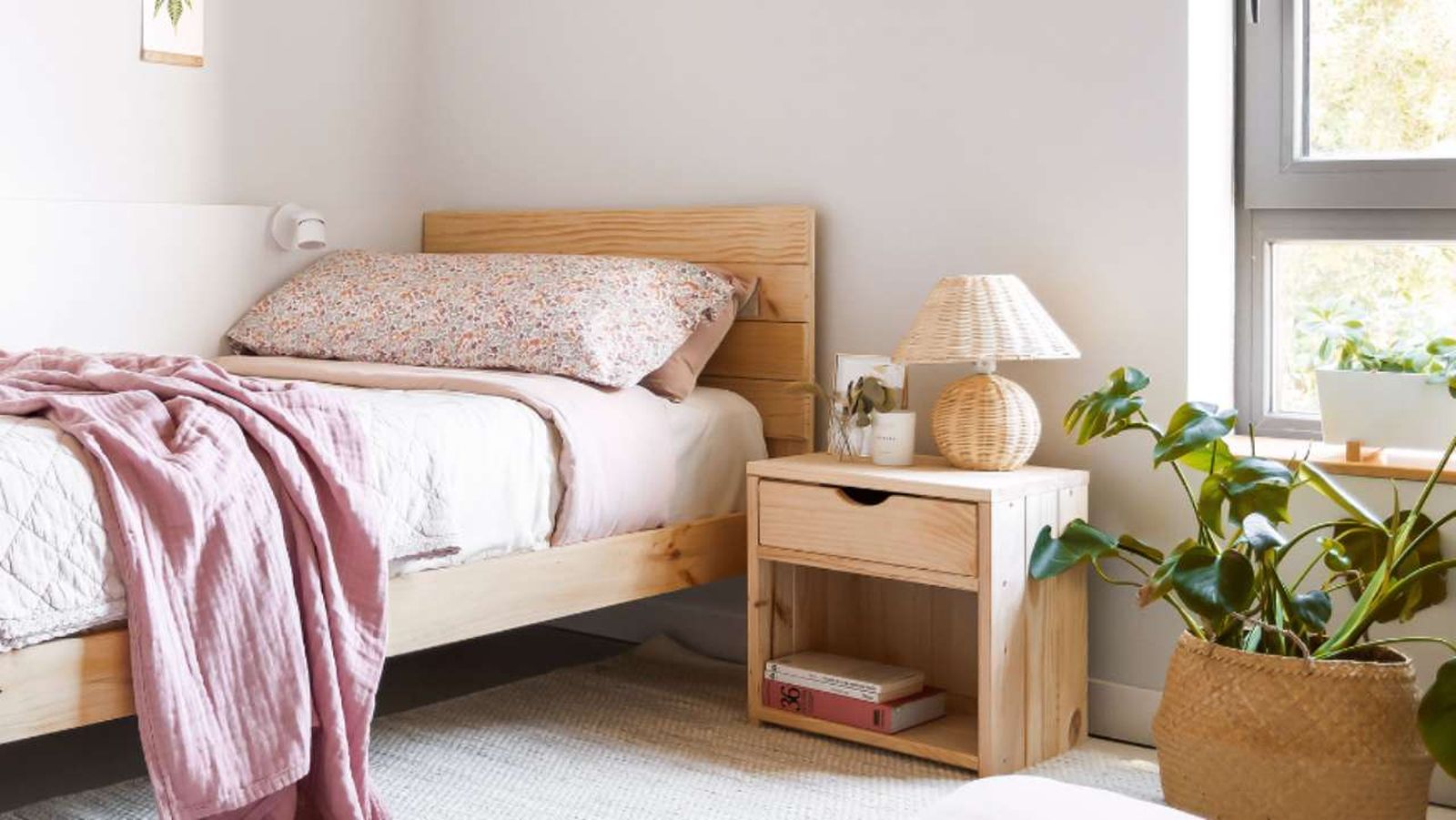 Dormitorio juvenil con mesita de noche Gau de Muebles Lufe.