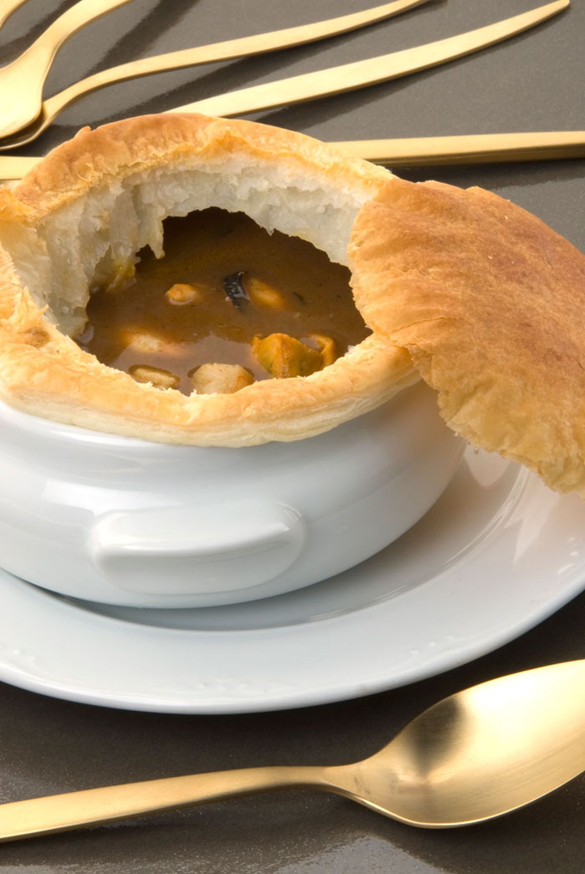 Crema de marisco con hojaldre