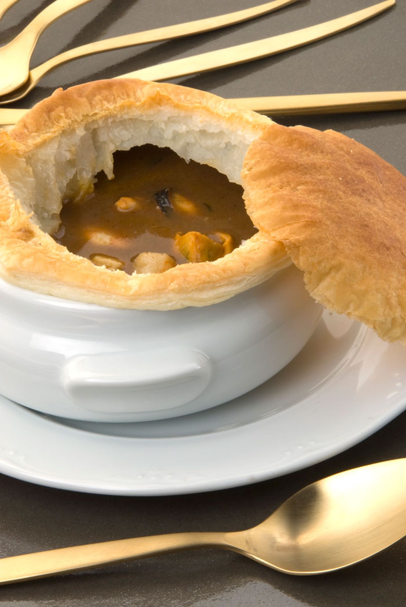 Crema de marisco con hojaldre