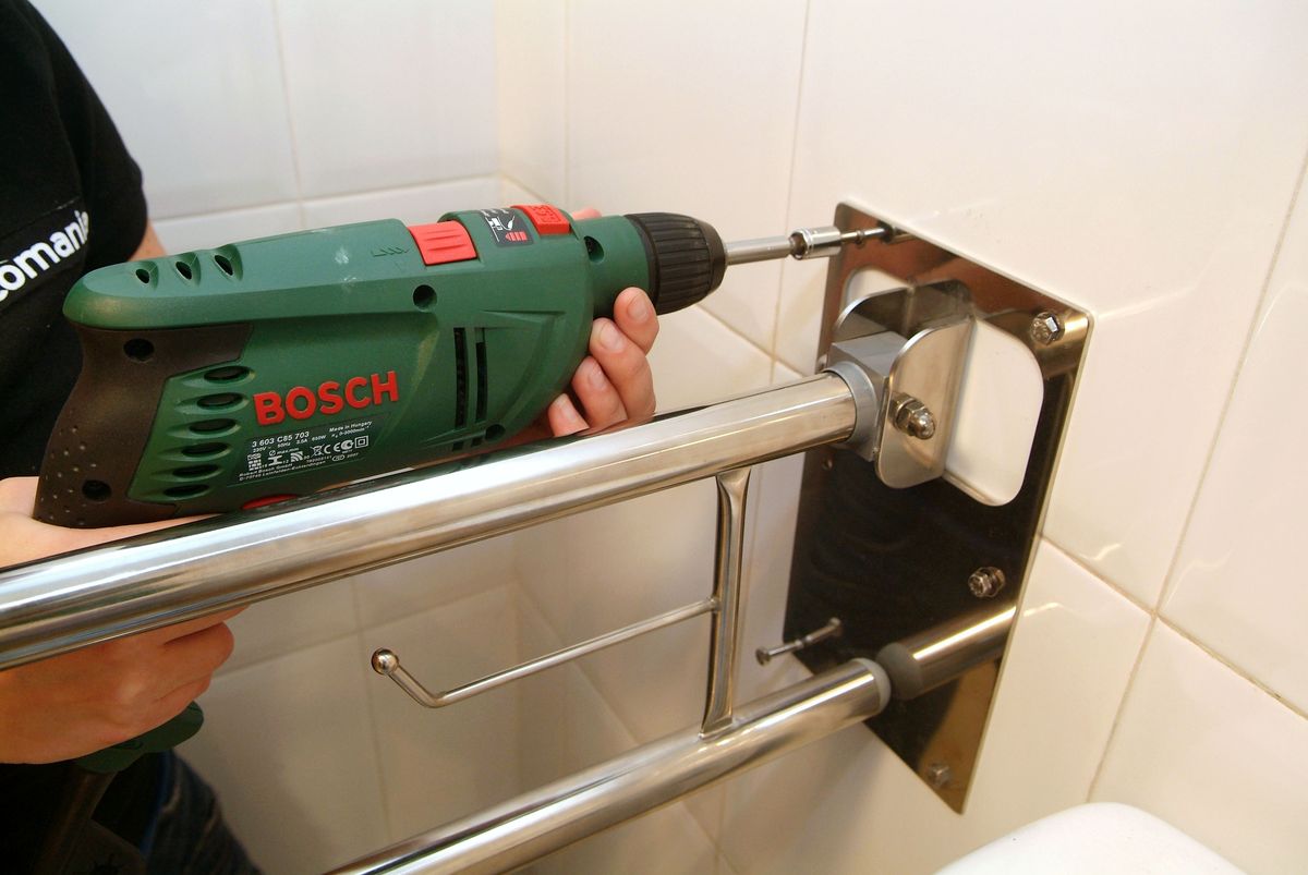 brico 0508 1 Colocacion barra apoyo abatible paso 5