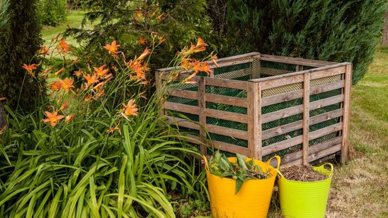 deposito de compostaje en el jardin
