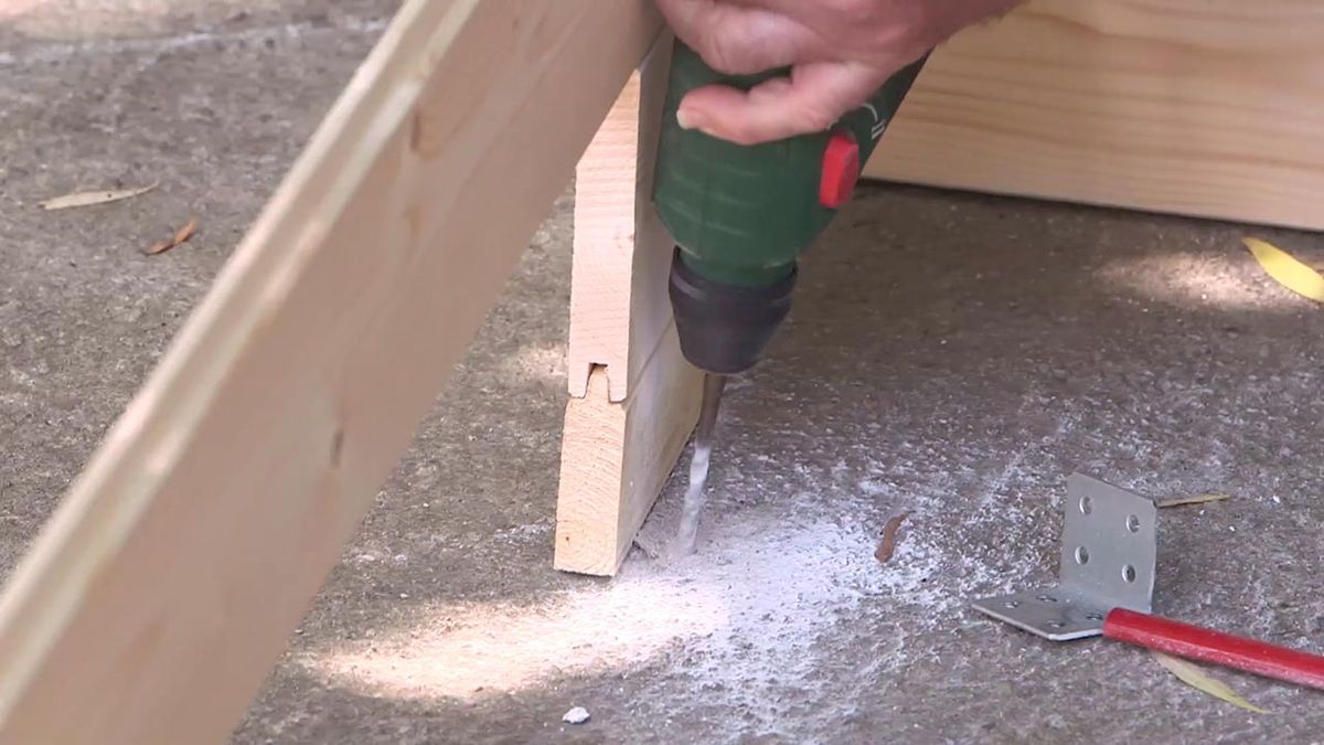 Cómo montar una caseta de madera para el jardín paso 3