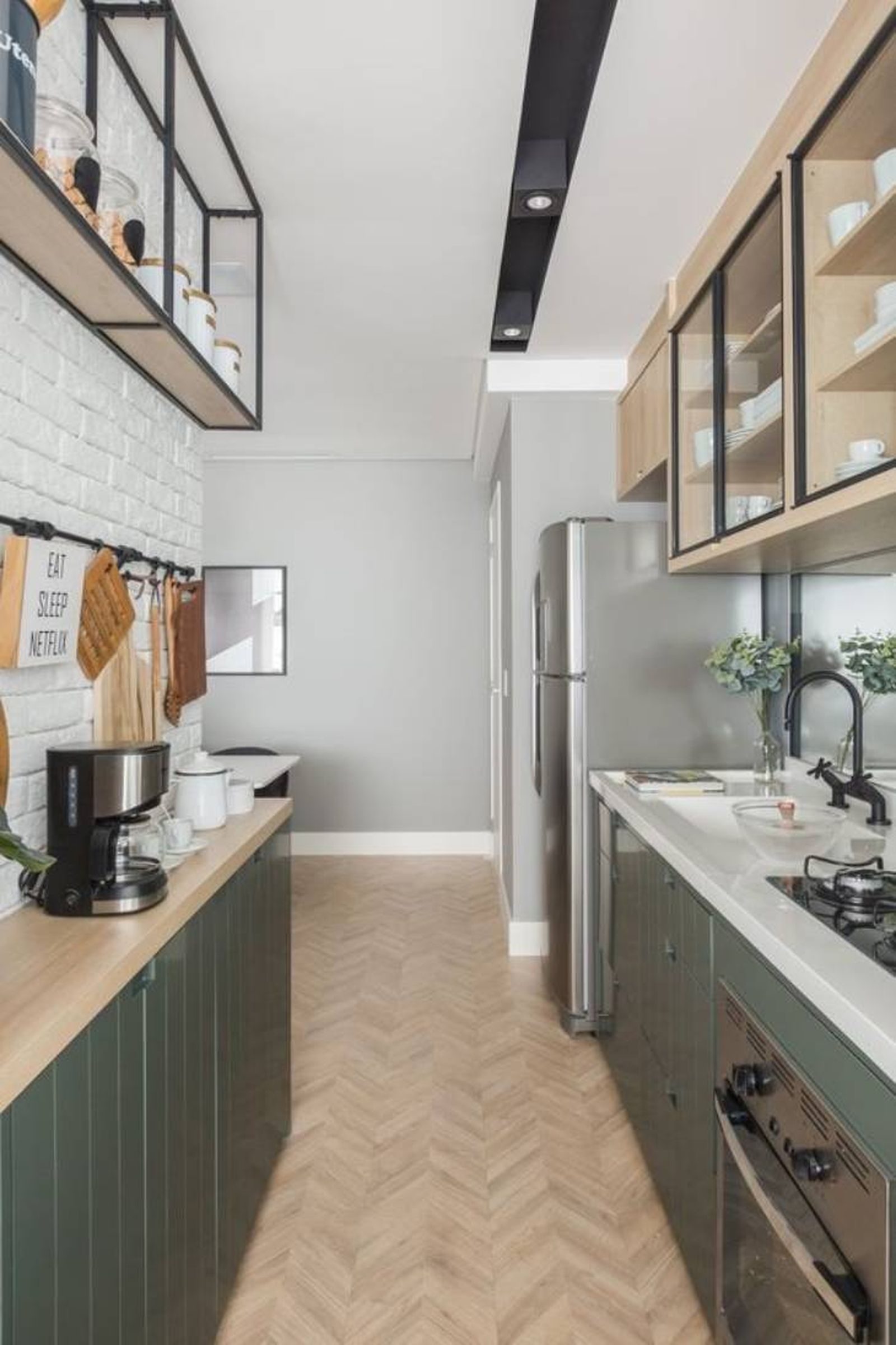 Ideas y consejos para distribuir de manera eficiente una cocina alargada 2