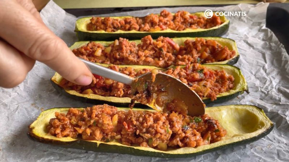 Rellenamos los calabacines con la carne