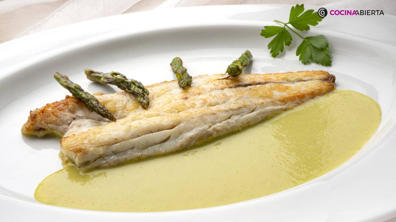 lubina a la plancha con esparragos receta