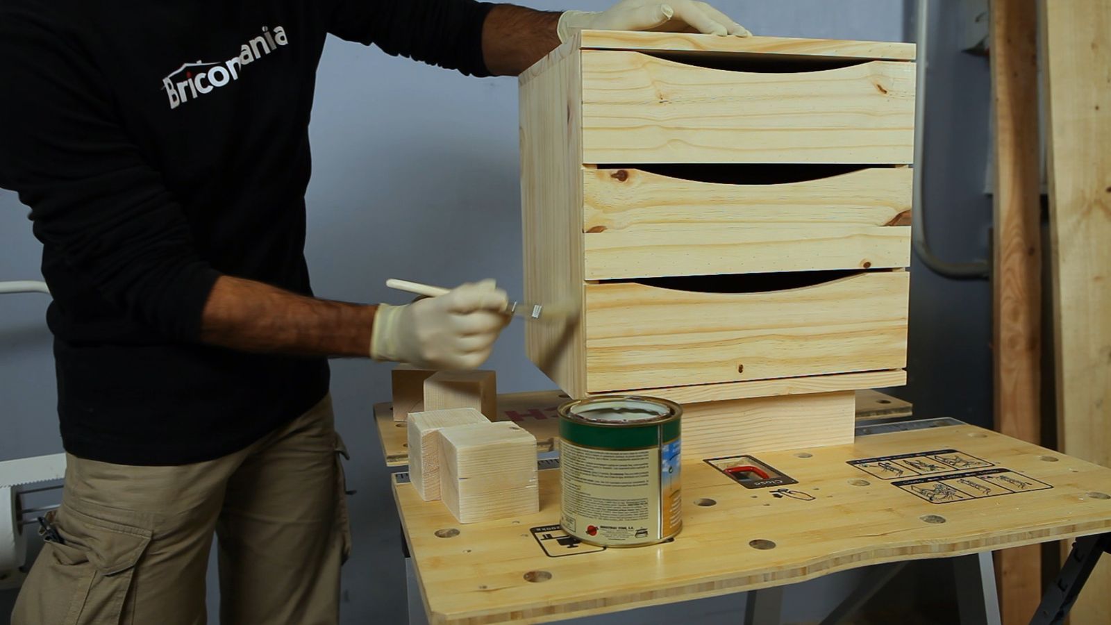 Hacer una mesilla con una cajonera paso 3