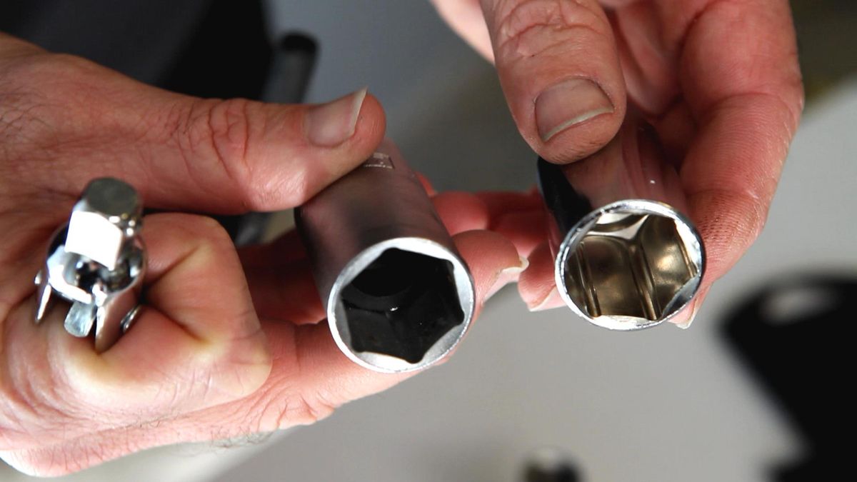 Llaves para cambiar bujias paso 3