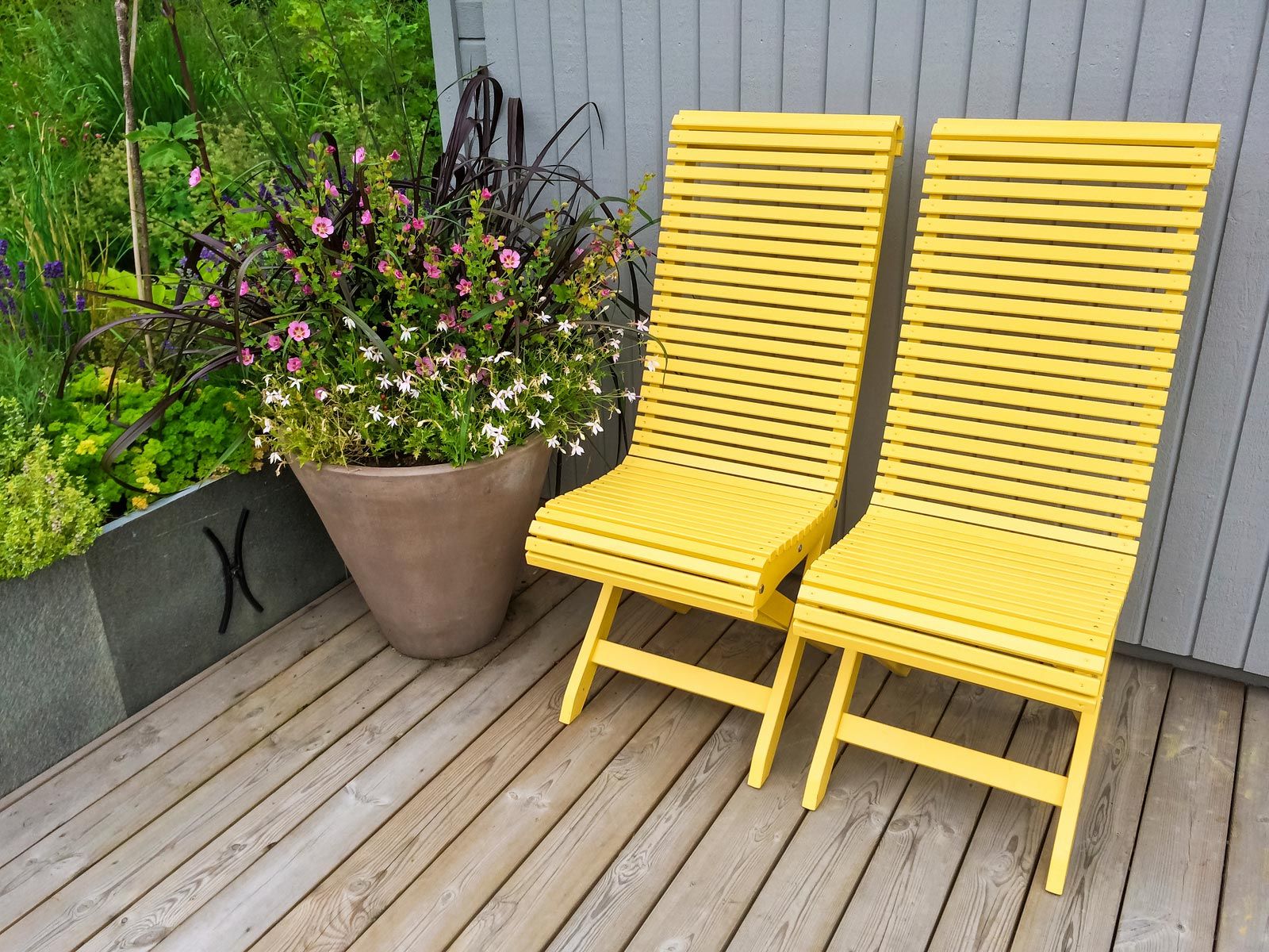 Ideas para decorar en color amarillo muebles de exterior