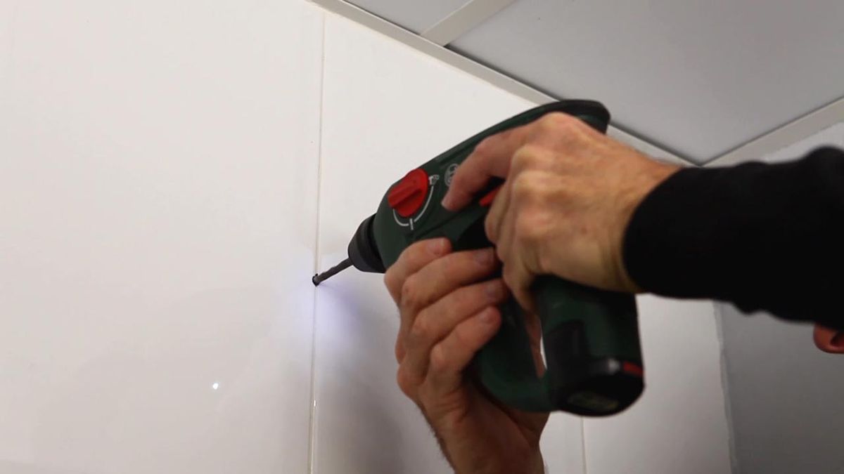 Cómo instalar un calefactor eléctrico de pared paso 4