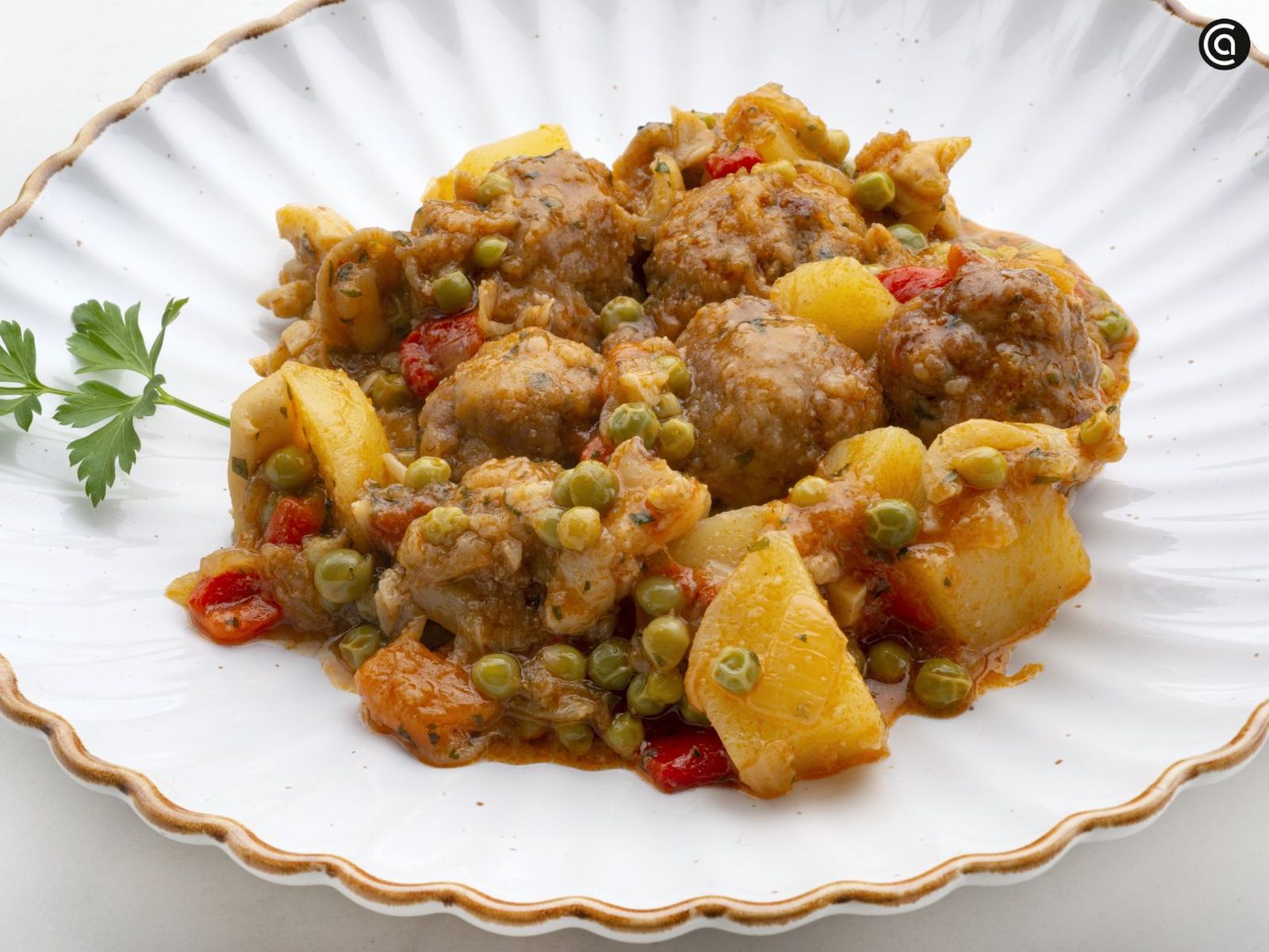 Aprende a preparar sepia con guisantes y albóndigas con Karlos Arguiñano