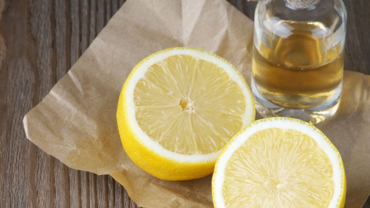 El jugo de limón aporta brillo a tu cabello de forma natural