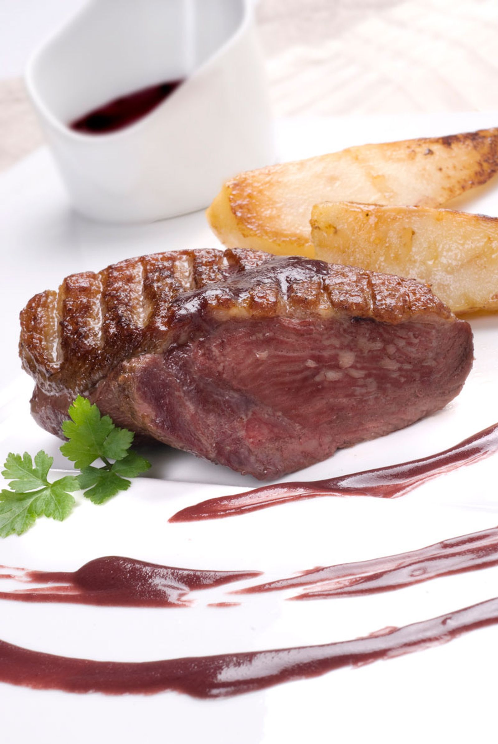 Pechuga de pato con salsa de oporto y pera