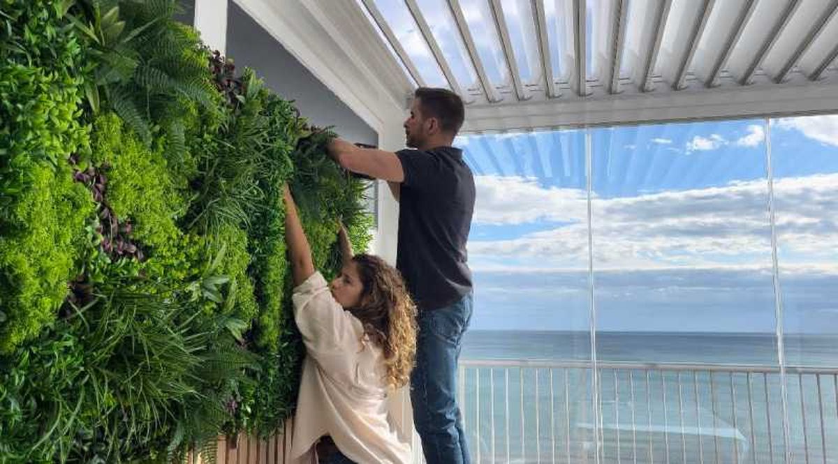 Instalar un jardín vertical en una pérgola.