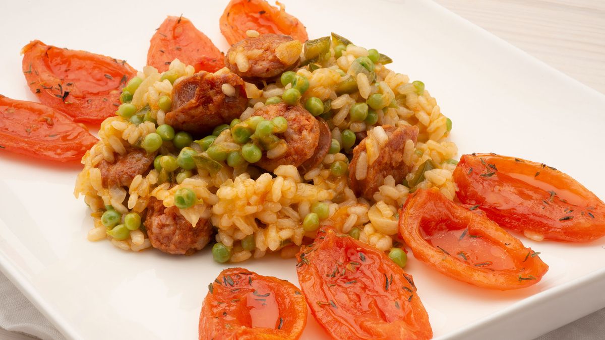 arroz con chorizo y petalos de tomate xl
