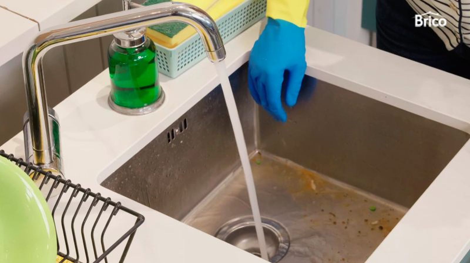 Aclarar con agua caliente