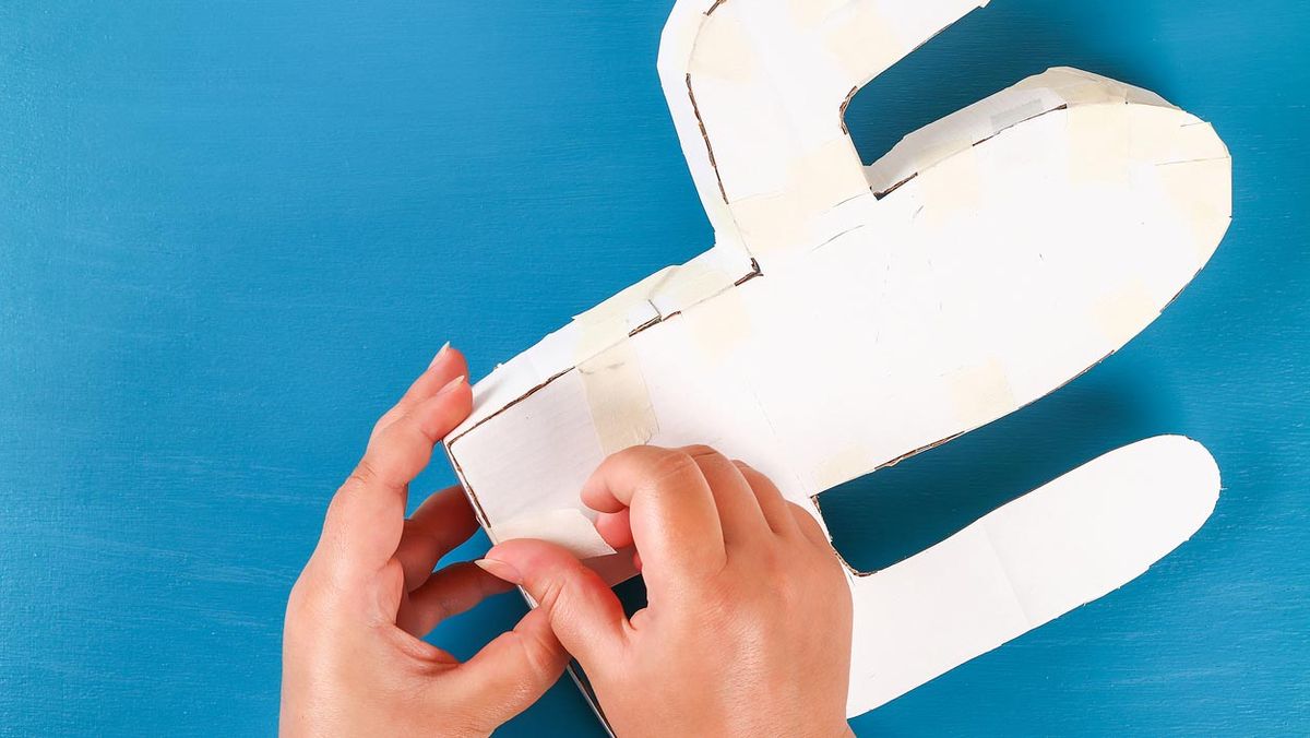 ideas creativas envolver regalos originales zanahoria cactus paso 3