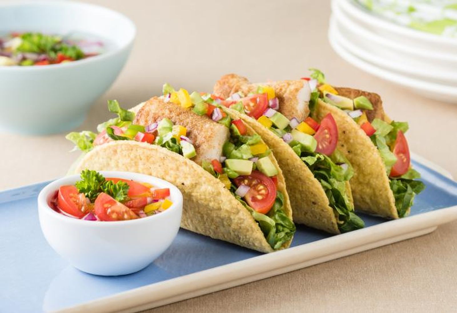 tacos de pescado con aguacate