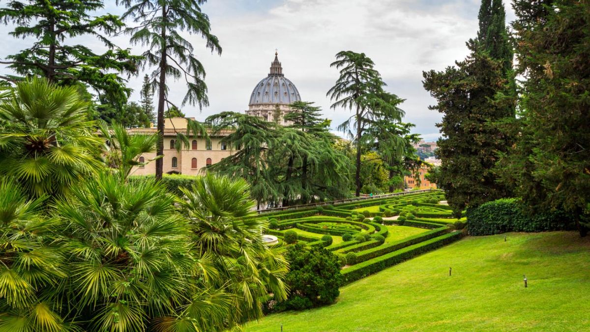 Los Jardines Vaticanos son un modelo de sostenibilidad, implementando prácticas ecológicas.