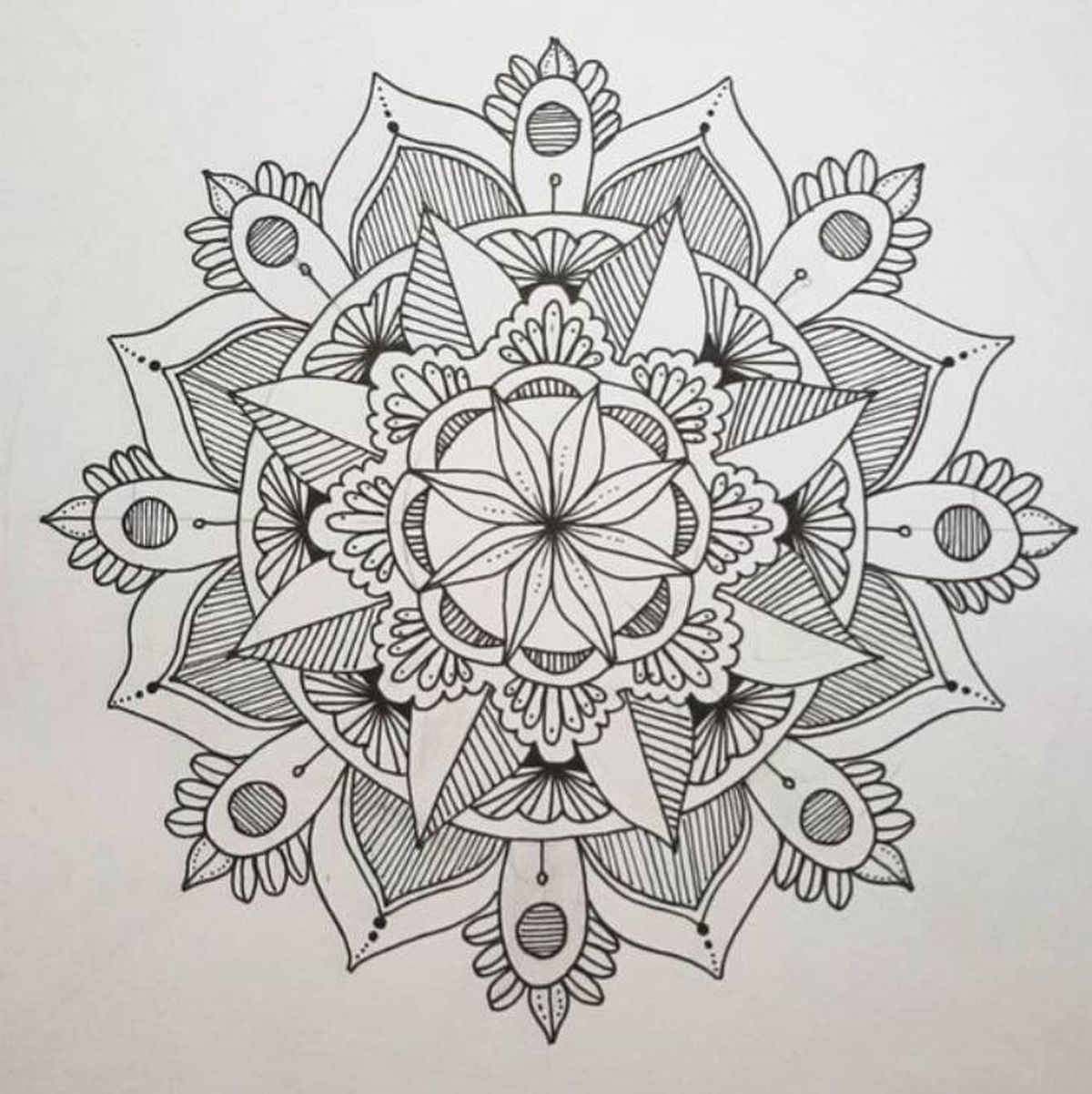 dibujo mandala hecho a mano pinterest Reni Ibarreche