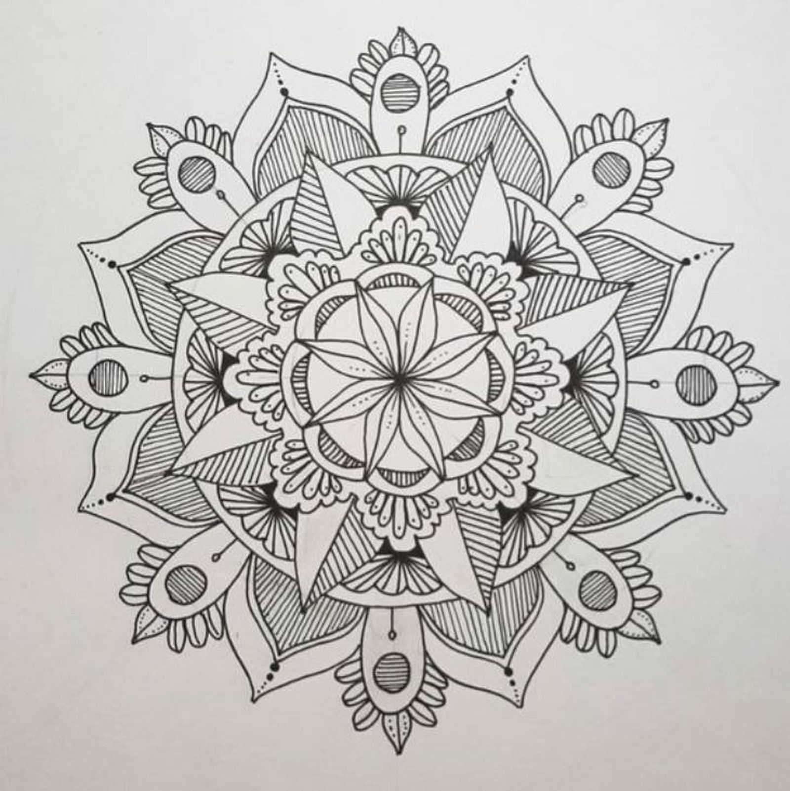 dibujo mandala hecho a mano pinterest Reni Ibarreche