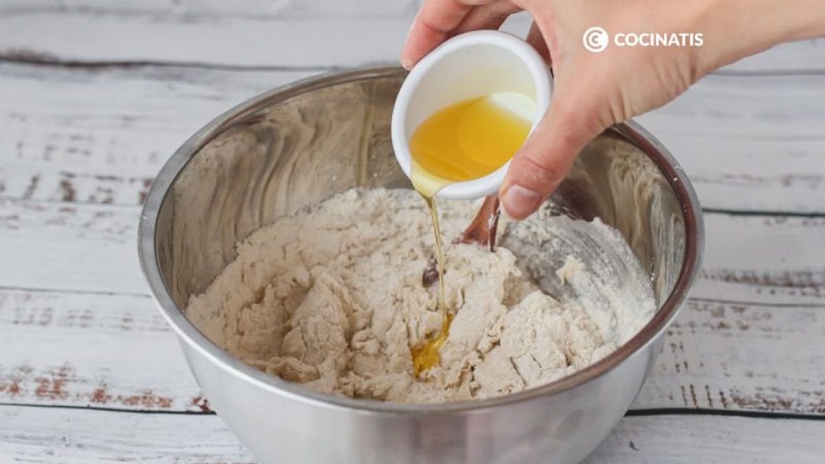 Agregamos el aceite a la masa