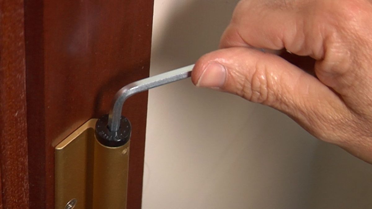 Cierre automático de puerta paso 6