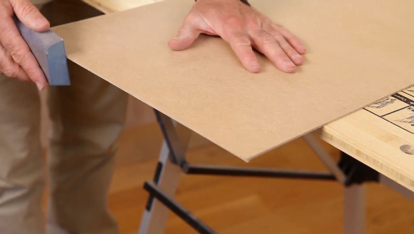 Hacer una pizarra de tiza con una caja de madera paso 3