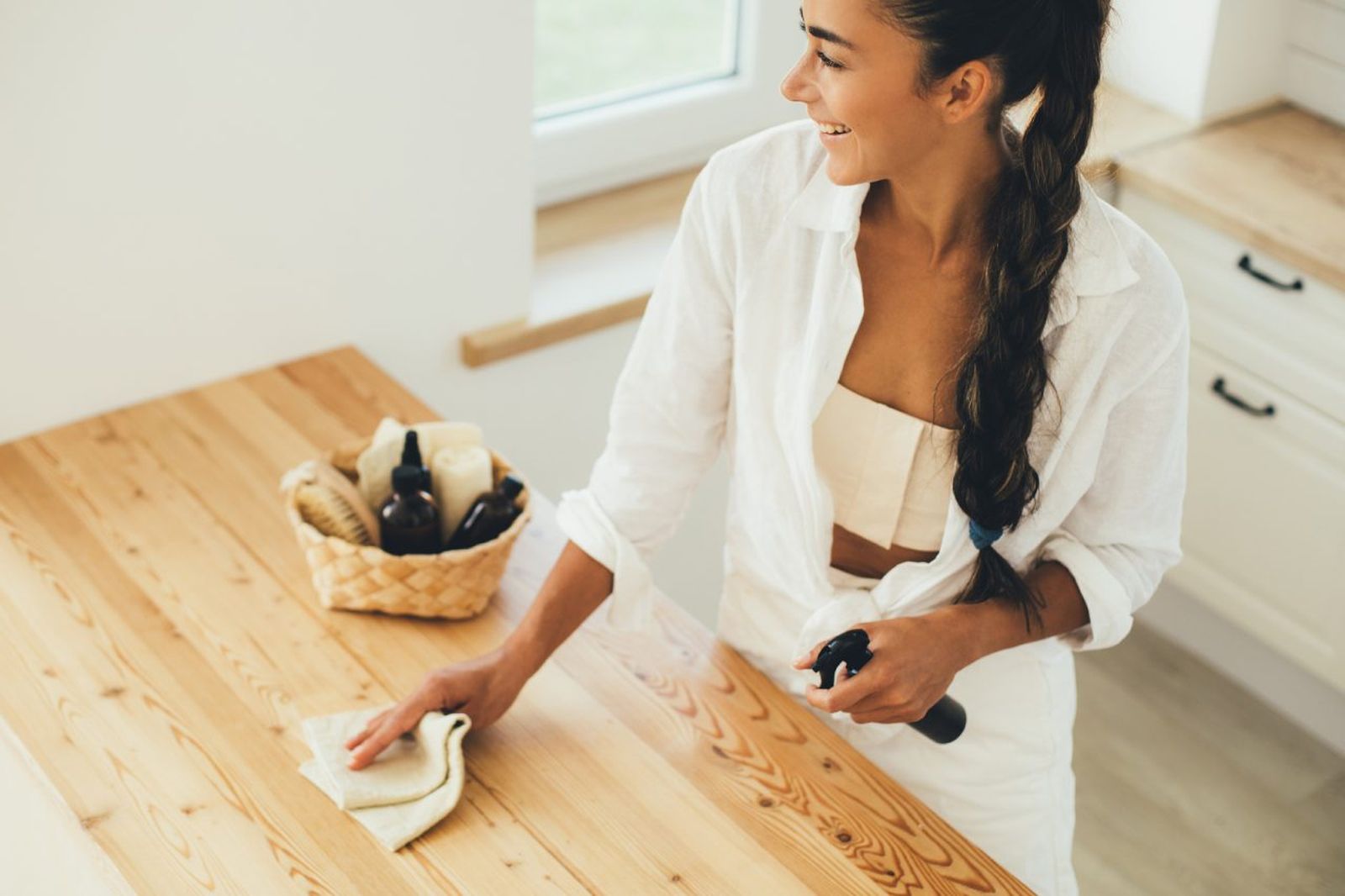 El amoníaco es un gran aliado para limpiar la grasa de la madera