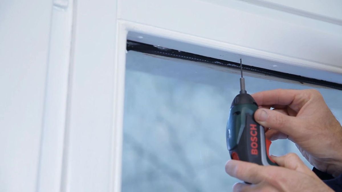 Colocar veneciana en ventana oscilobatiente paso 3