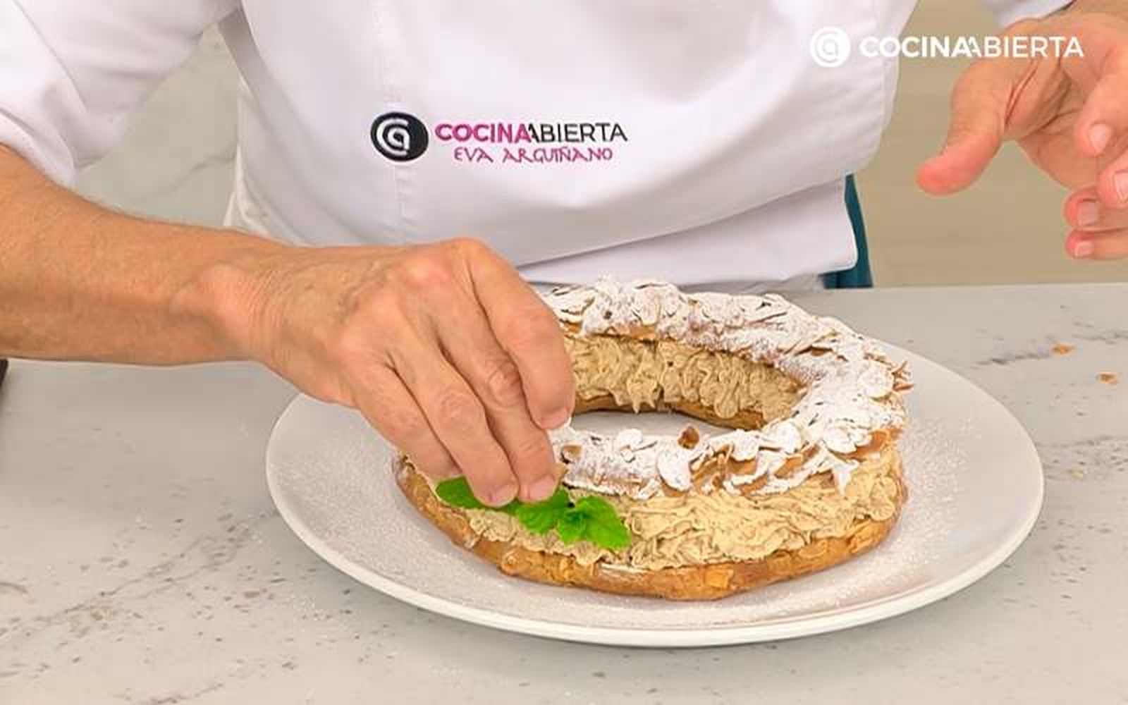 Decora con una hoja de menta