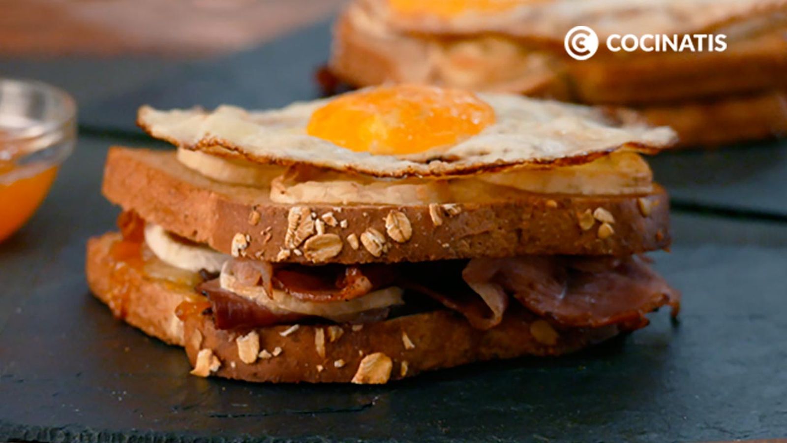 Receta de croque de queso de cabra, bacon y huevo